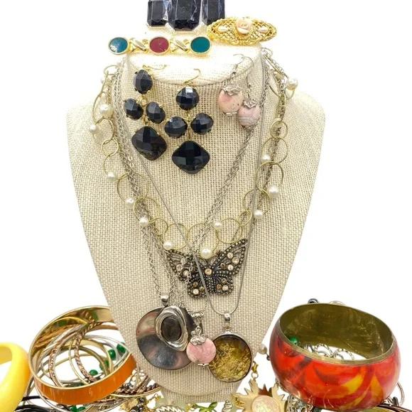 Jewelry Bundle Necklaces Earrings Bracelets Bangles Variety Lot 2.5 lbs. - Picture 3 of 11